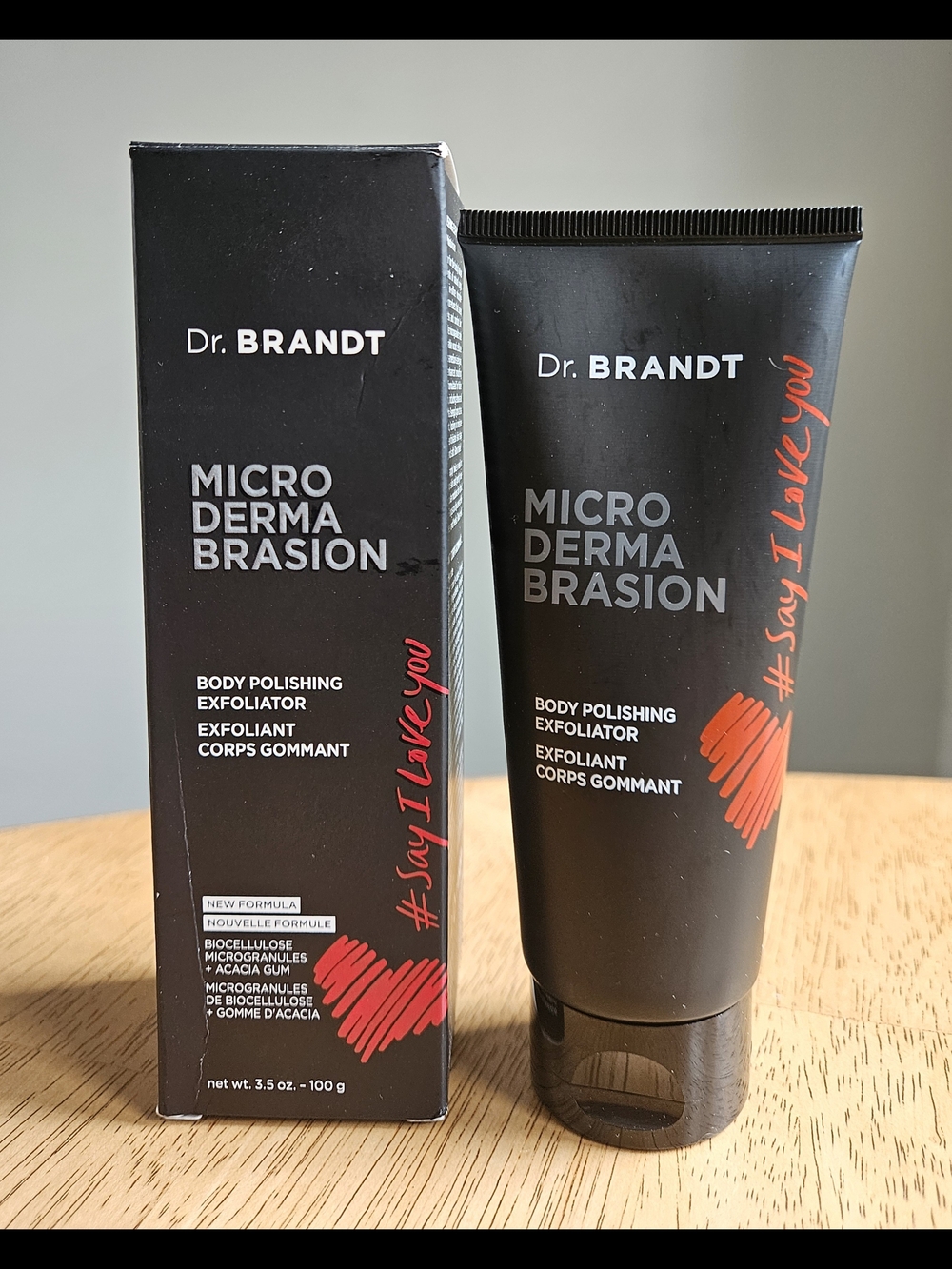 Dr. Brandt Microdermabrasion Body Exfoliator - Black with Red Accents